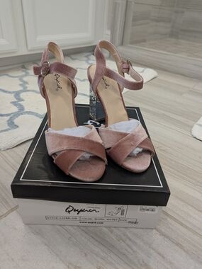 Qupid Lumi Blush Pink Velvet Crisscross Ankle-Strap Heels. 8 New